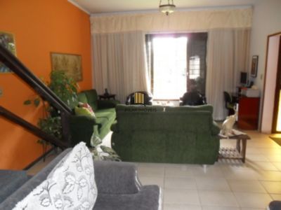 Casa para Venda - 270m², 5 dormitórios, sendo 1 suites, Guarujá