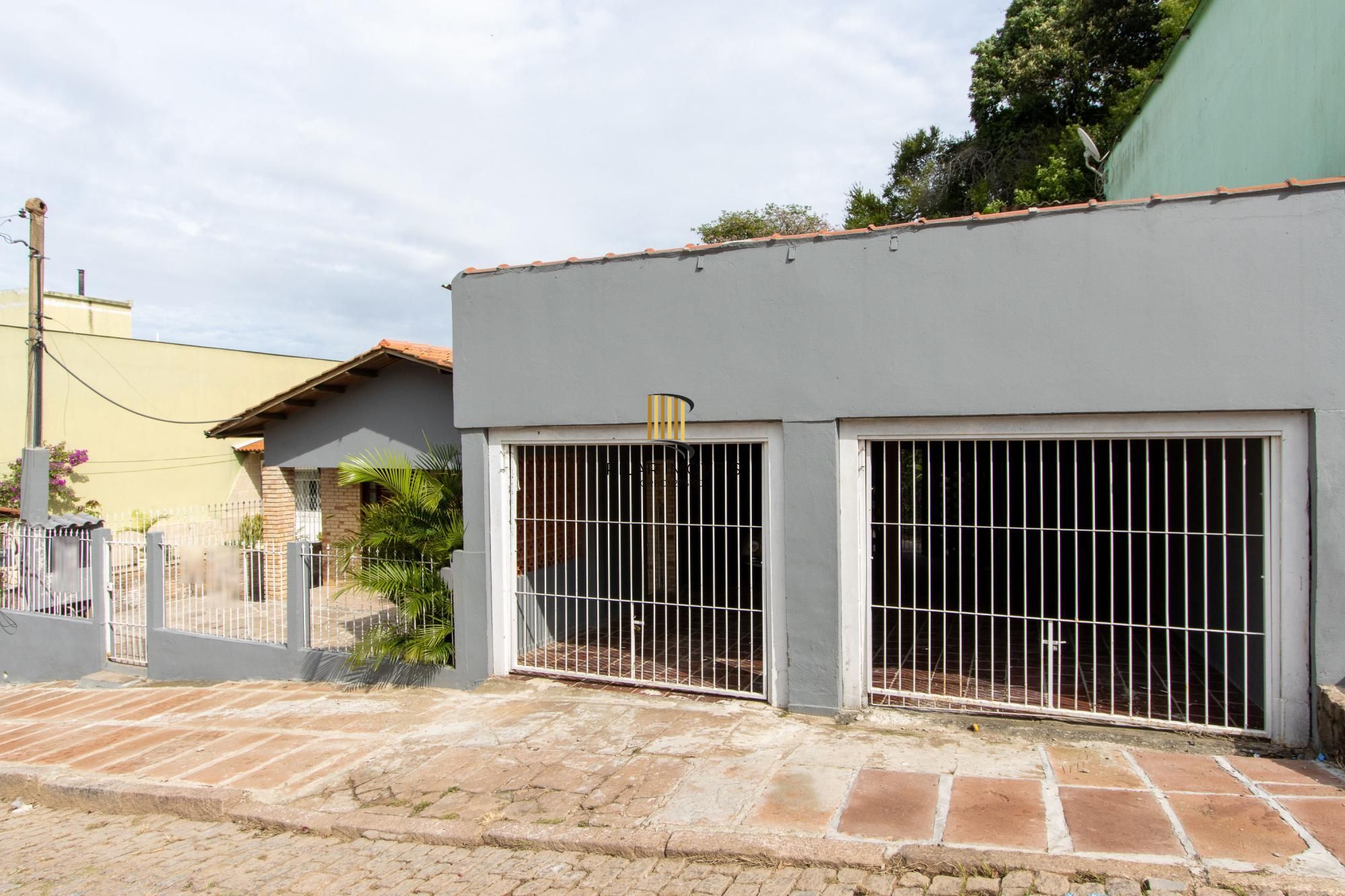 Casa para Venda - 235m², 2 dormitórios, 4 vagas - Cavalhada