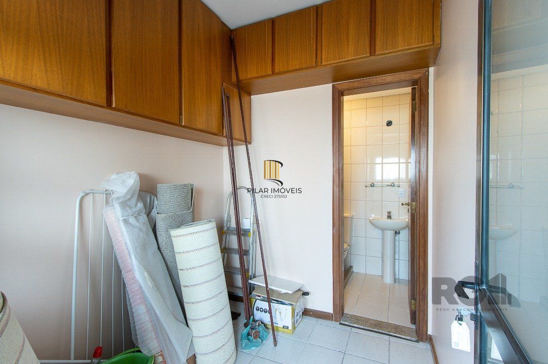 Apartamento 3 quartos, 1 suite, dependência, sacada com churrasqueira, 2 vagas - Bairro Menino Deus