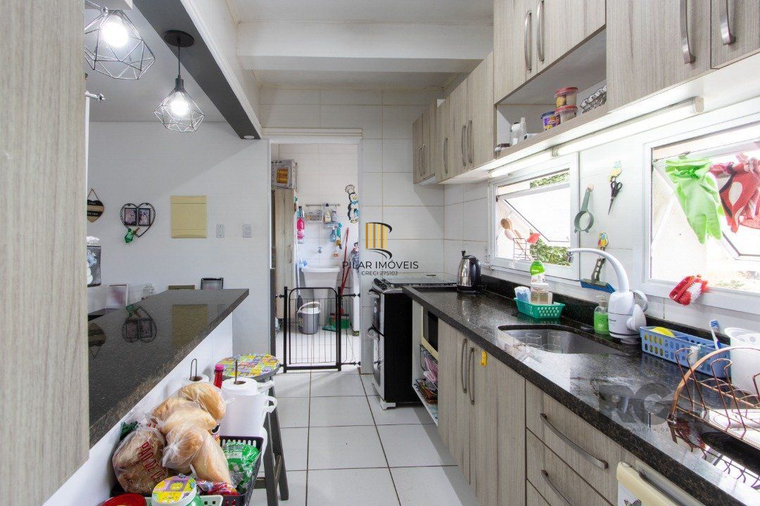 Casa 3 dormitórios no bairro Camaquã