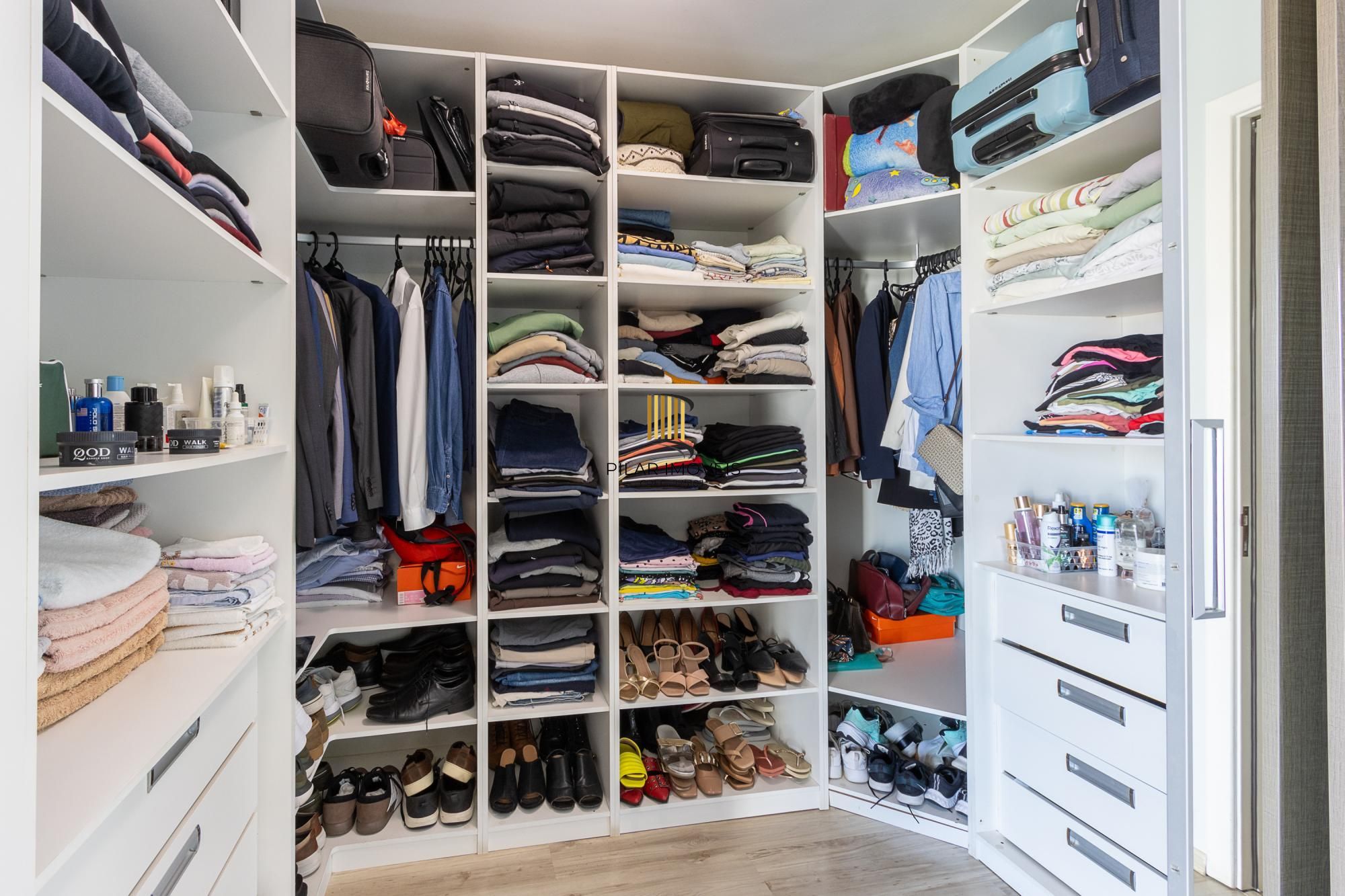 Casa 3 dormitórios no bairro Hípica