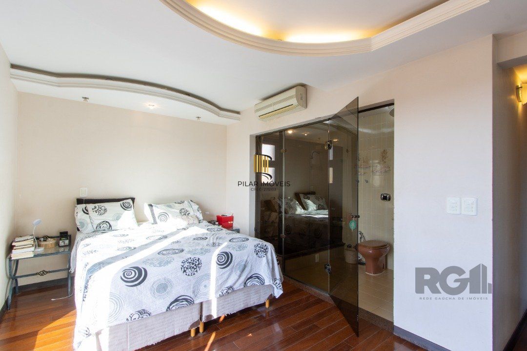 Casa 5 dormitórios no bairro Teresópolis