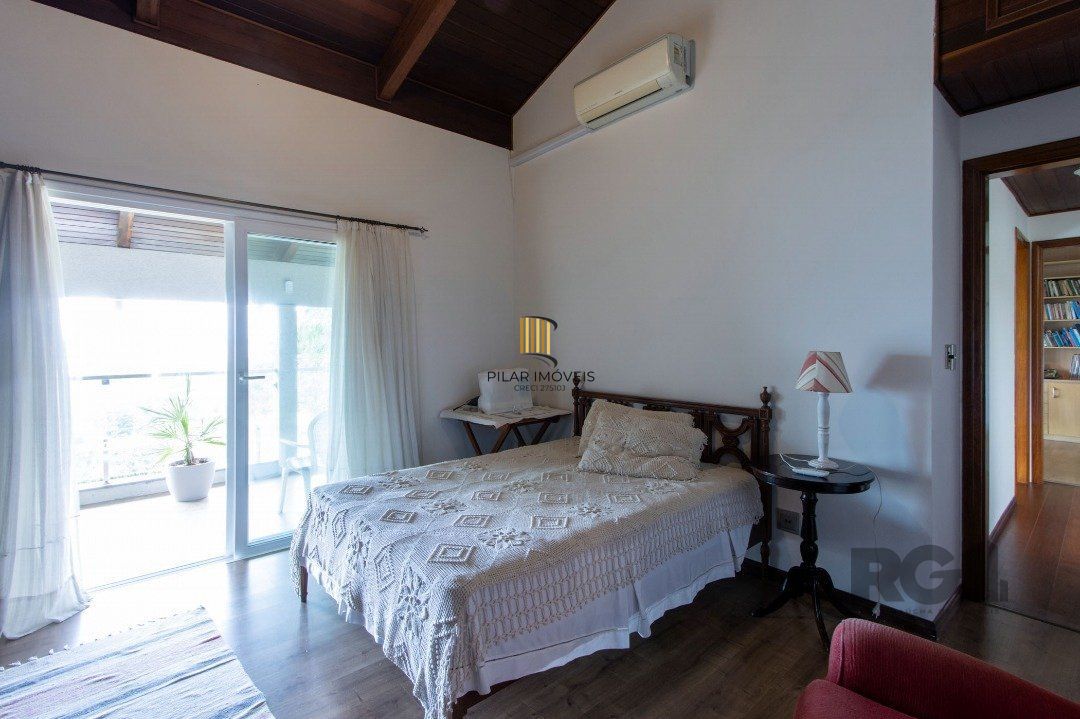 Sobrado com vista para Rio, 3 quartos, 2 suites, pátio, piscina, vaga para 4 carros - Bairro Vila Assunção