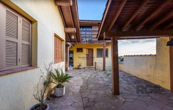 Casa no Bairro Vila Assunção com 4 dormitórios sendo 1 suíte e vista para o Guaíba
