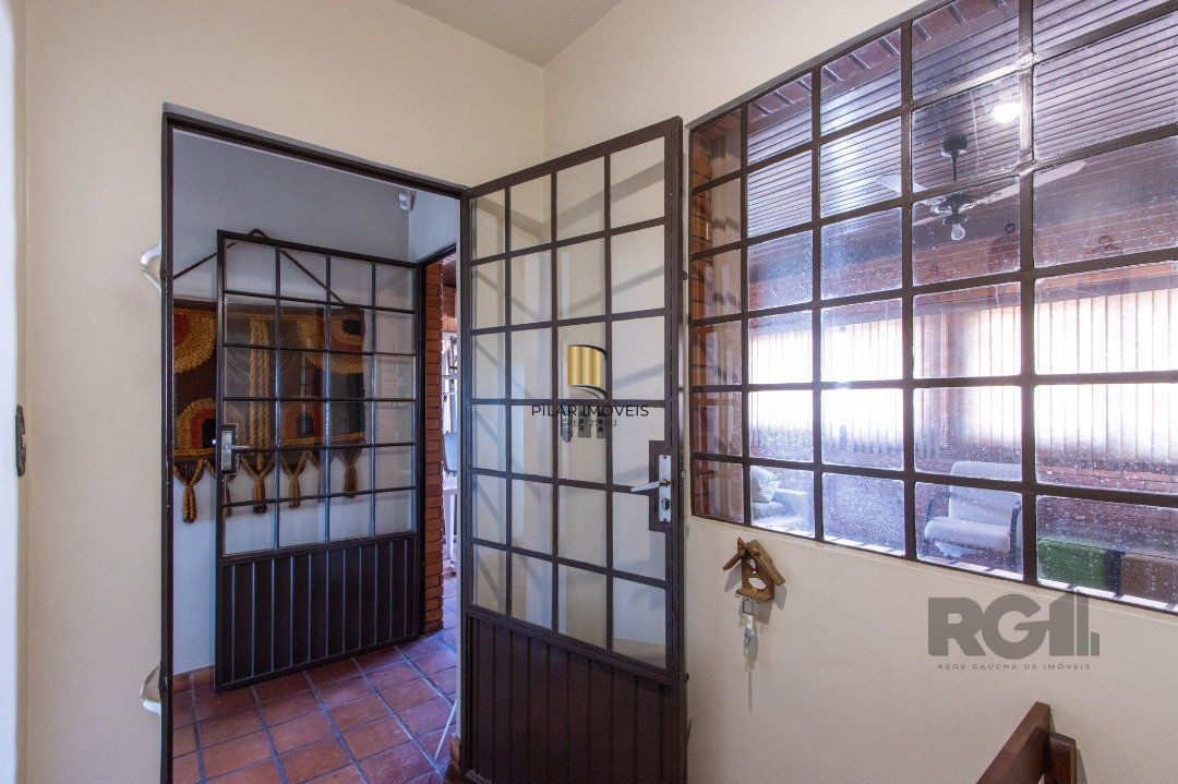Casa para Venda - 500m², 4 dormitórios, sendo 1 suites, 4 vagas - Coronel Aparício Borges