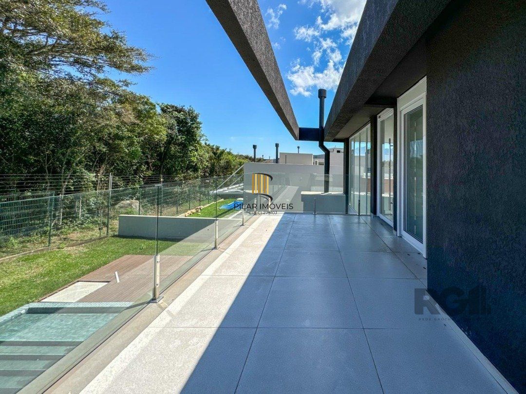 Casa Condominio para Venda - 300m², 4 dormitórios, sendo 4 suites, 2 vagas - Alphaville
