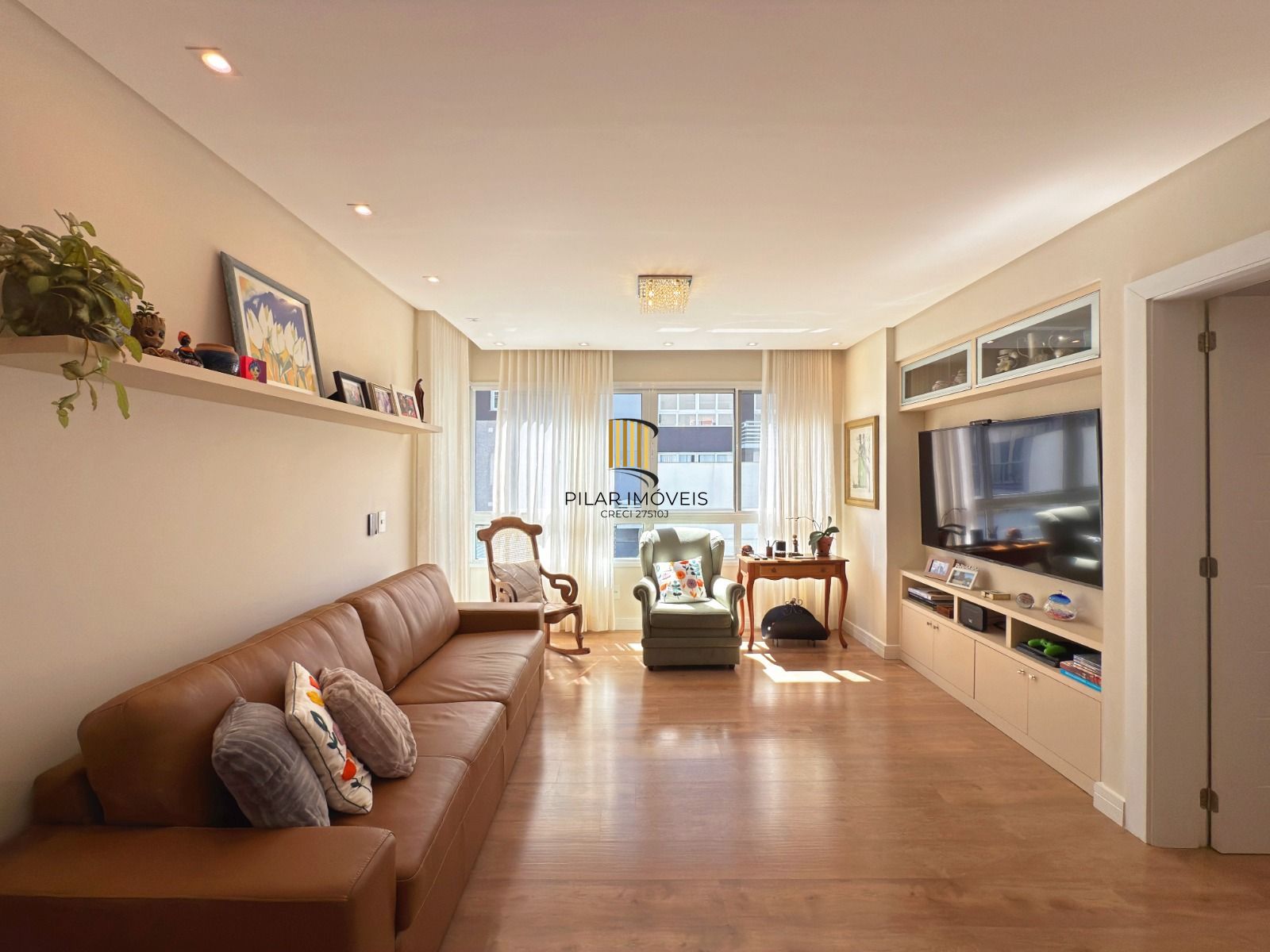 Excelente apartamento de 3 dormitórios, 1 suíte e 2 vagas de garagem.