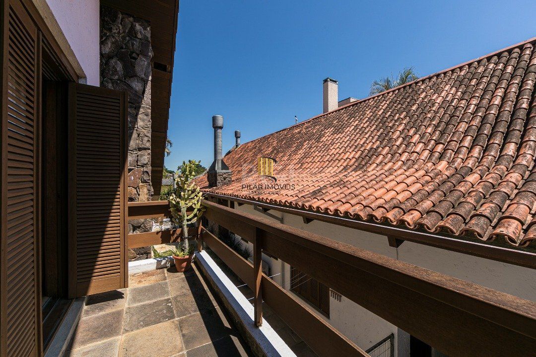 Casa para Venda - 370m², 5 dormitórios, sendo 2 suites, 7 vagas - Vila Assunção