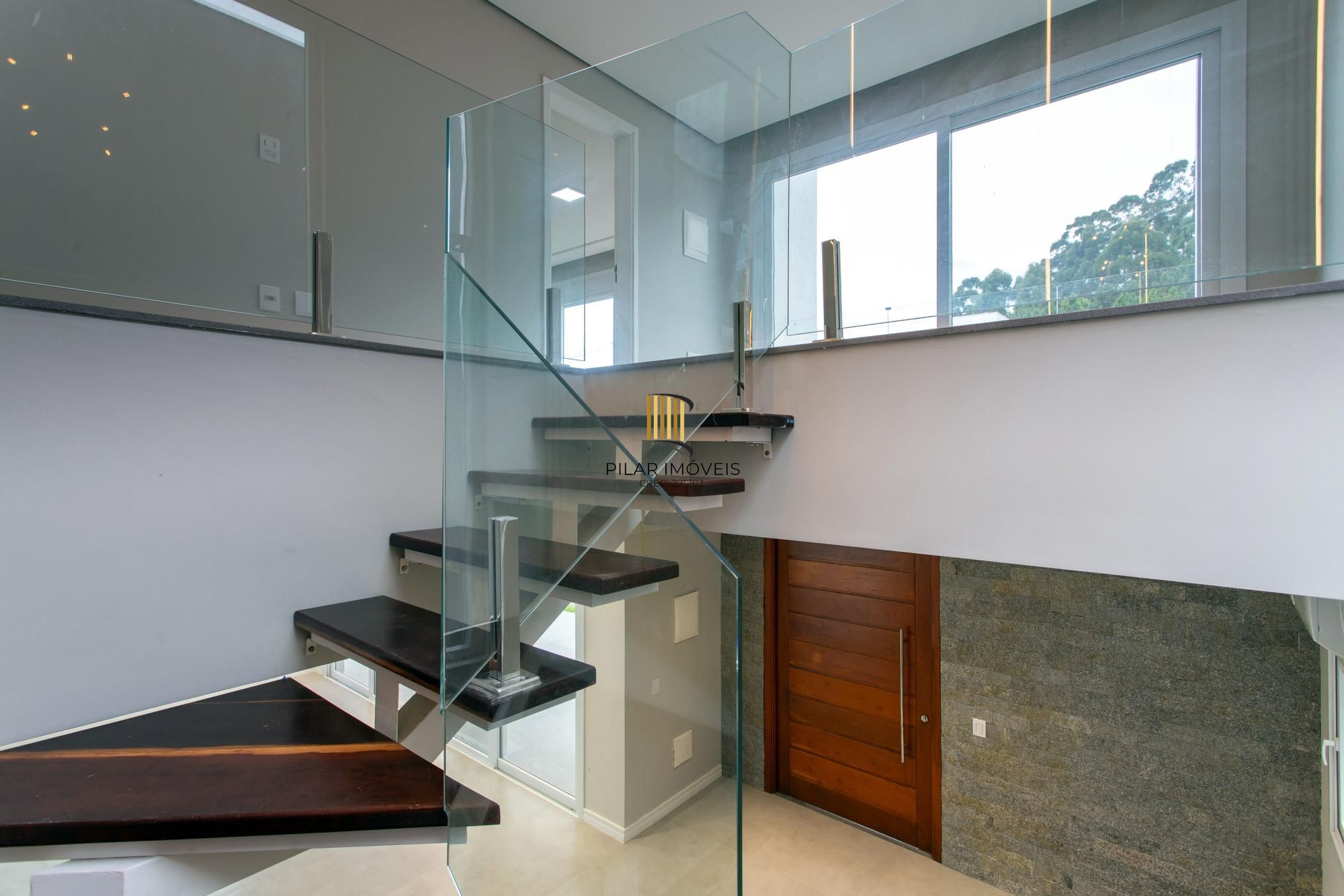 Casa Condominio para Venda - 300m², 3 dormitórios, sendo 3 suites, 2 vagas - Alphaville