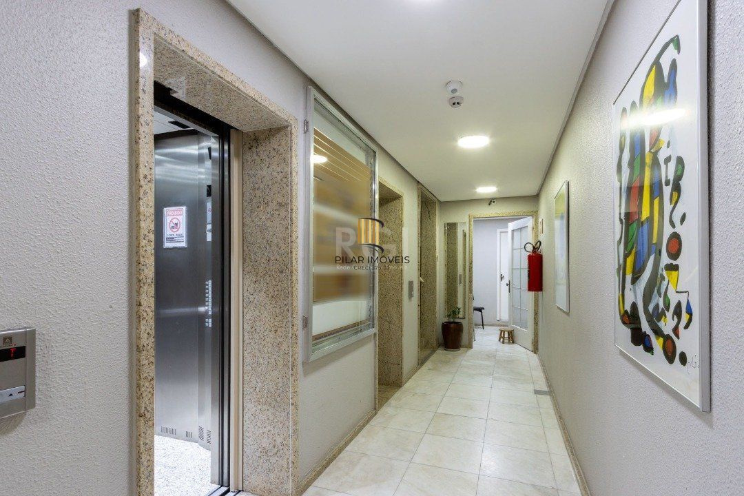 Sala em andar inteiro com 141,77 m2 privativos