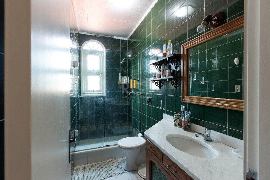 Casa para Venda - 320m², 5 dormitórios, sendo 2 suites, 3 vagas - Tristeza