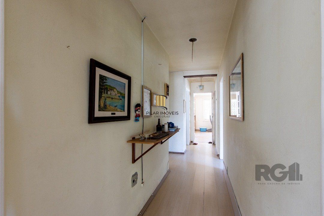Casa para Venda - 239m², 5 dormitórios, sendo 1 suites, 2 vagas - Hipica