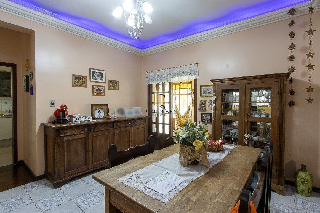 Casa para Venda - 300m², 3 dormitórios, sendo 1 suites, 4 vagas - Nonoai