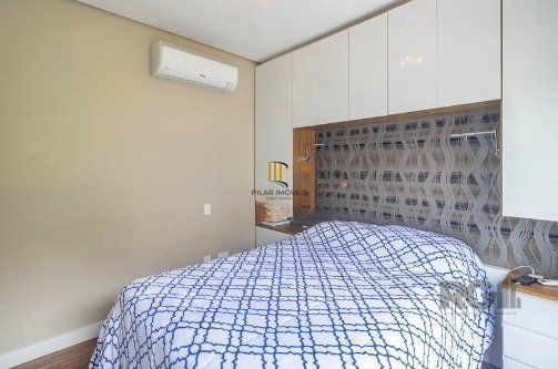 Casa impecável e mobiliada, com 3 niveis, possui 3 dormitórios sendo 1 suíte, 4 banheiros
