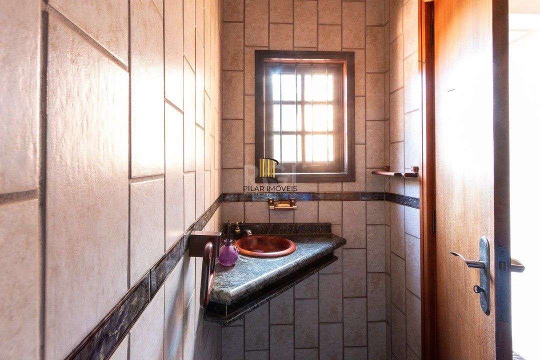 Casa para Venda - 280m², 3 dormitórios, sendo 1 suites, 2 vagas - Espirito Santo