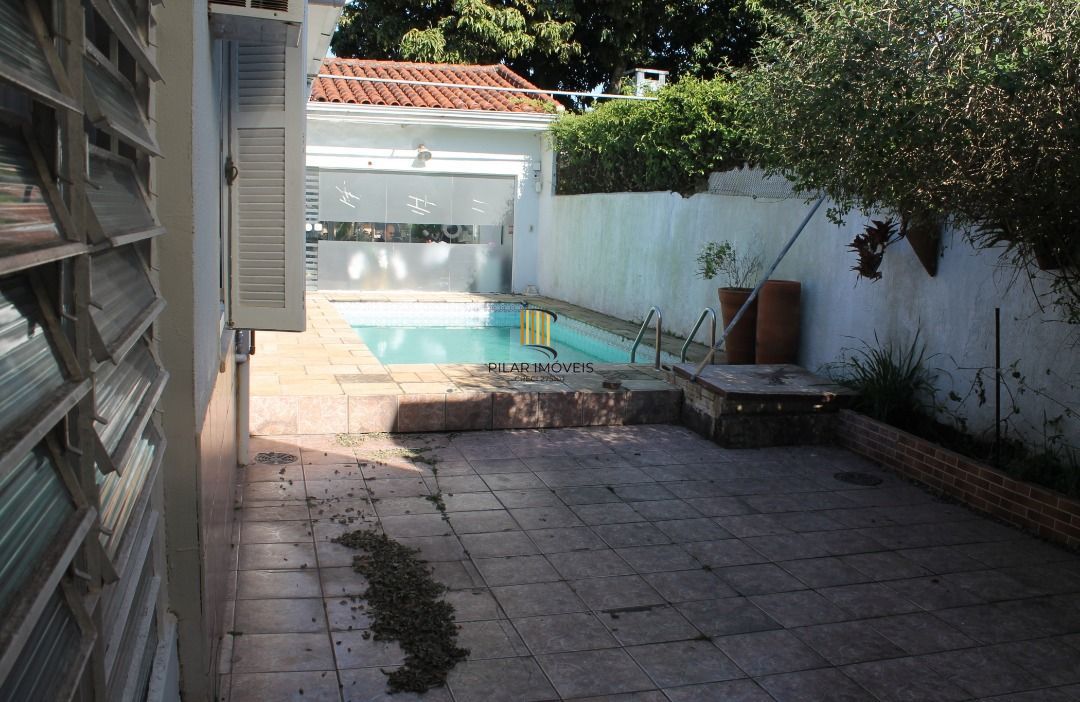 Casa para Venda - 221m², 3 dormitórios, sendo 1 suites, 4 vagas - Tristeza