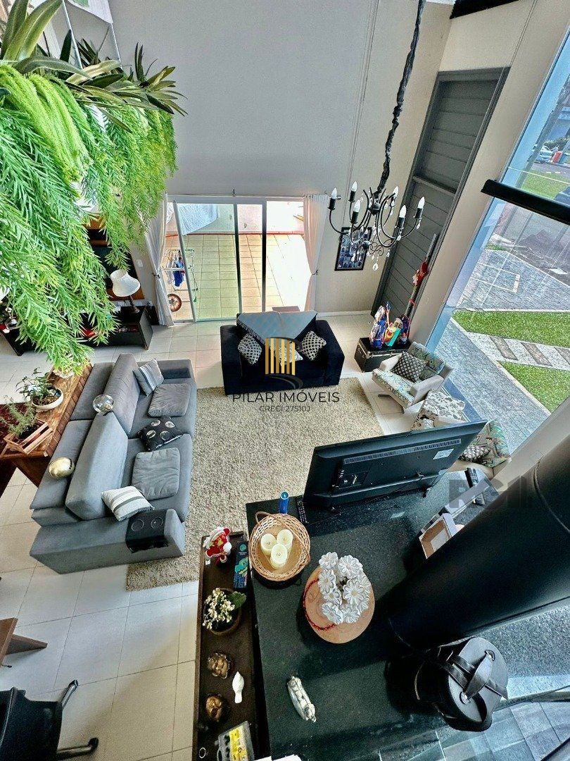CASA EM CONDOMINIO COM TRES DORMITÓRIOS TRES SUITES