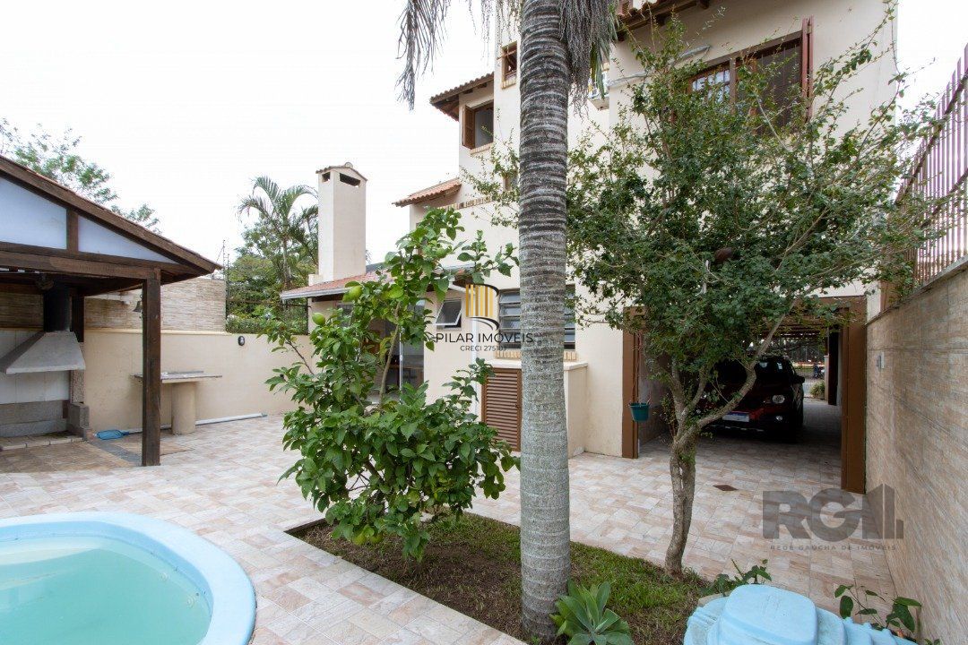 Casa 4 dormitórios no bairro Ipanema