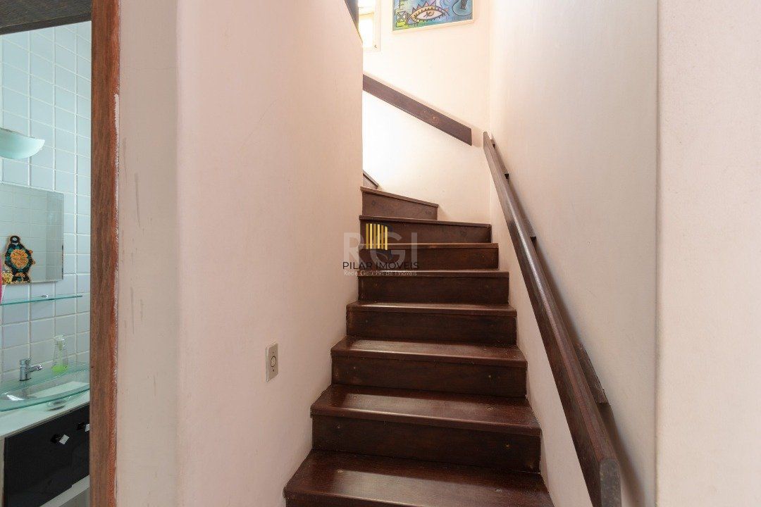 Sobrado para Venda - 356.93m², 4 dormitórios, sendo 2 suites, 4 vagas - Tristeza