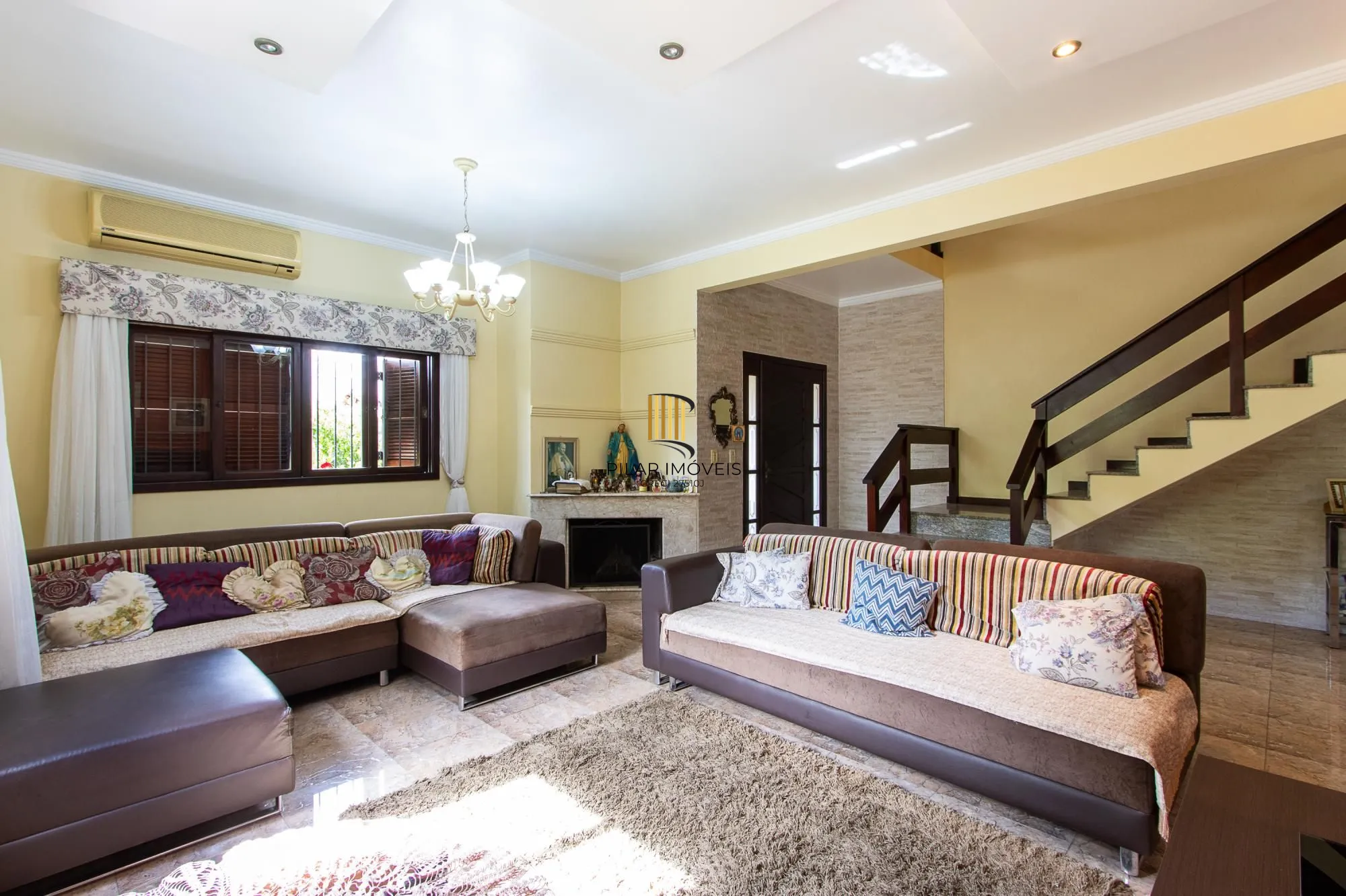 Casa Residencial ou Comercial, com 3 quartos (1 suite), 229m² privativos - Bairro Tristeza