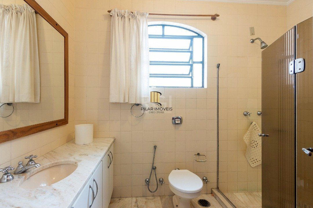 Casa para Venda - 430m², 4 dormitórios, sendo 1 suites, 5 vagas - Cristal