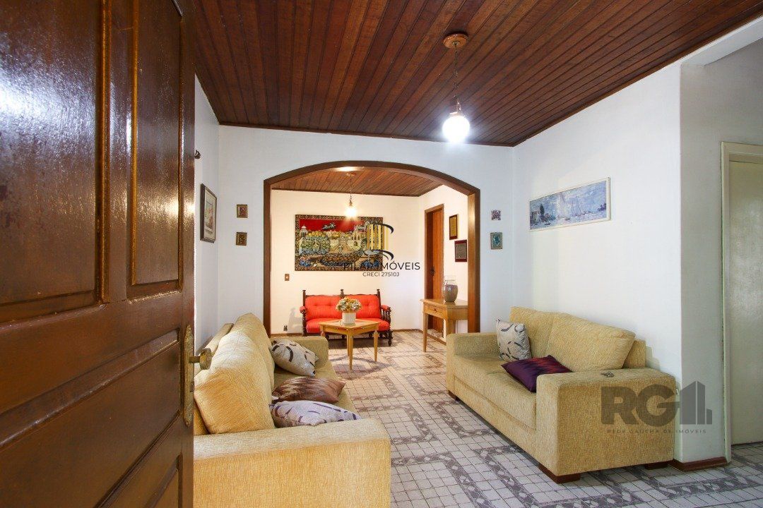 Casa 04 dormitórios, 02 suítes, living 02 ambientes