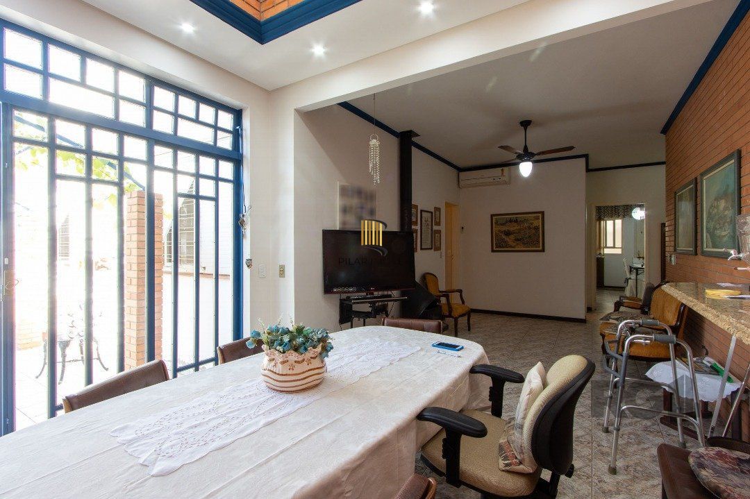 Casa 3 dormitórios no bairro Três Figueiras