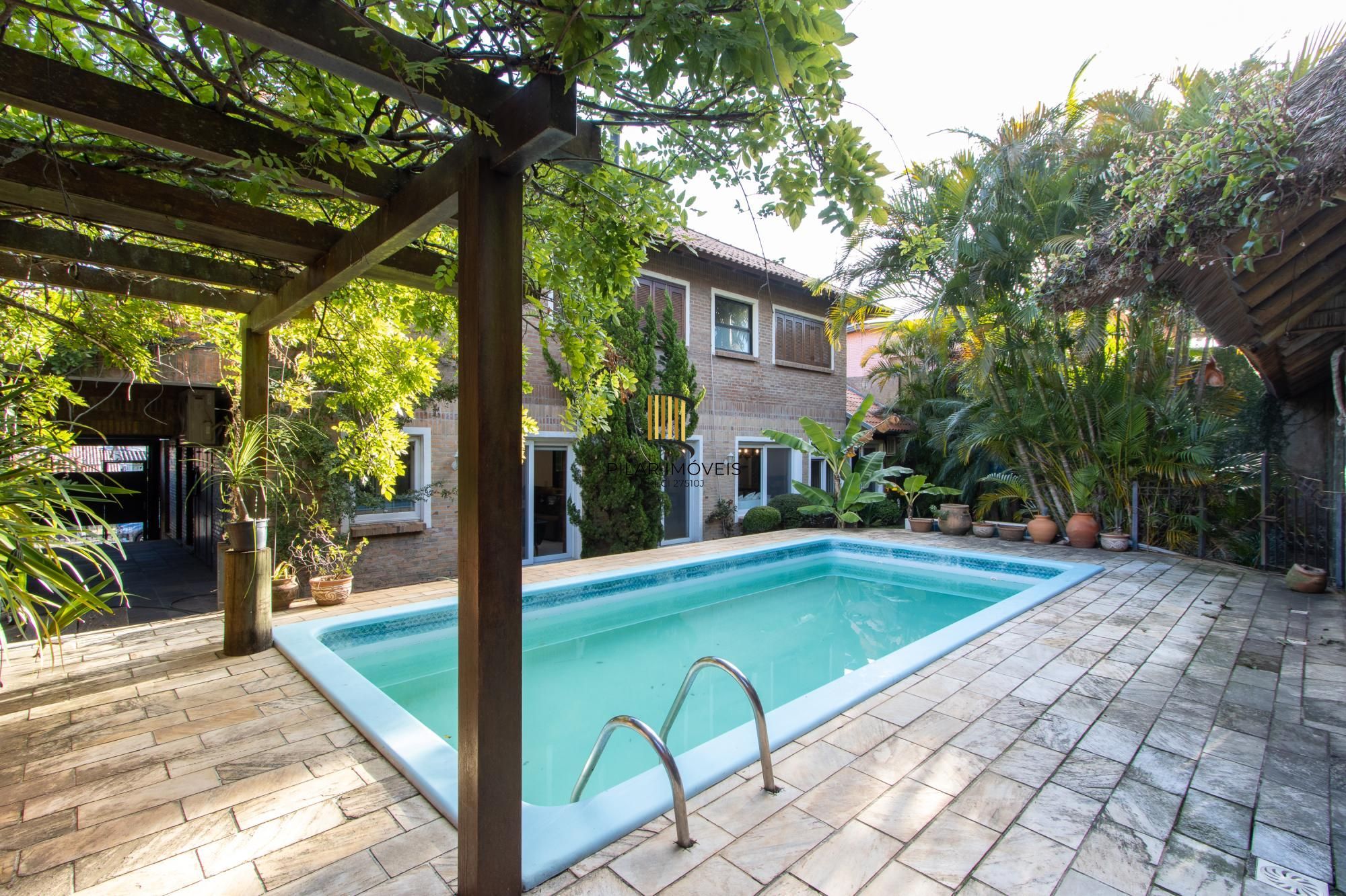 Excelente Casa em Condominio Fechado com 440,60m Dormitórios, sendo 2 Suítess