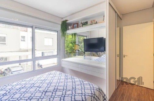 Casa impecável e mobiliada, com 3 niveis, possui 3 dormitórios sendo 1 suíte, 4 banheiros
