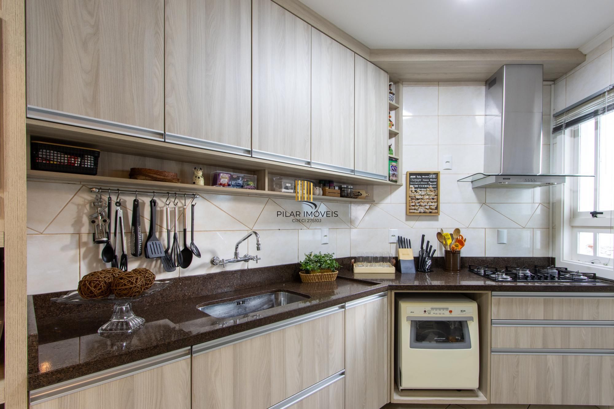 Oportunidade - Casa  Confortável de 3 Dormitórios na Zona Sul de Porto Alegre.