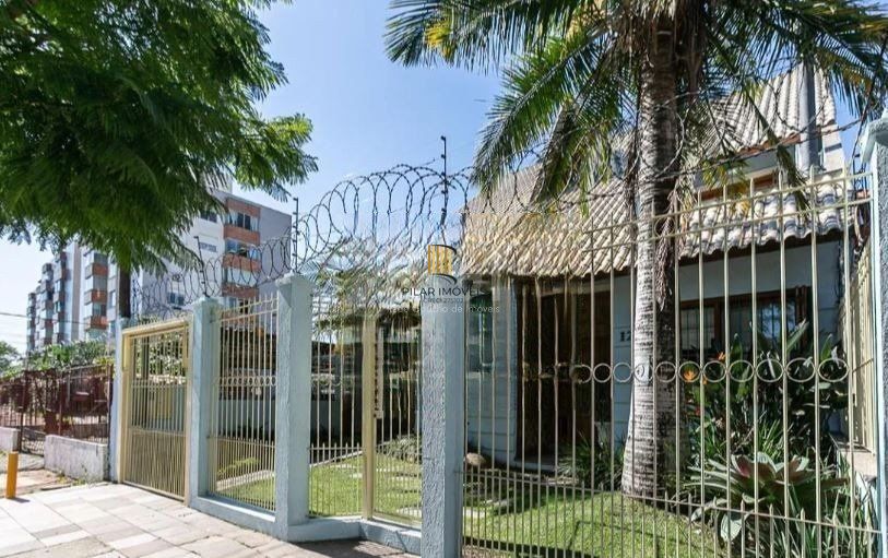 Casa para Venda - 336m², 4 dormitórios, sendo 1 suites, 2 vagas - Camaquã