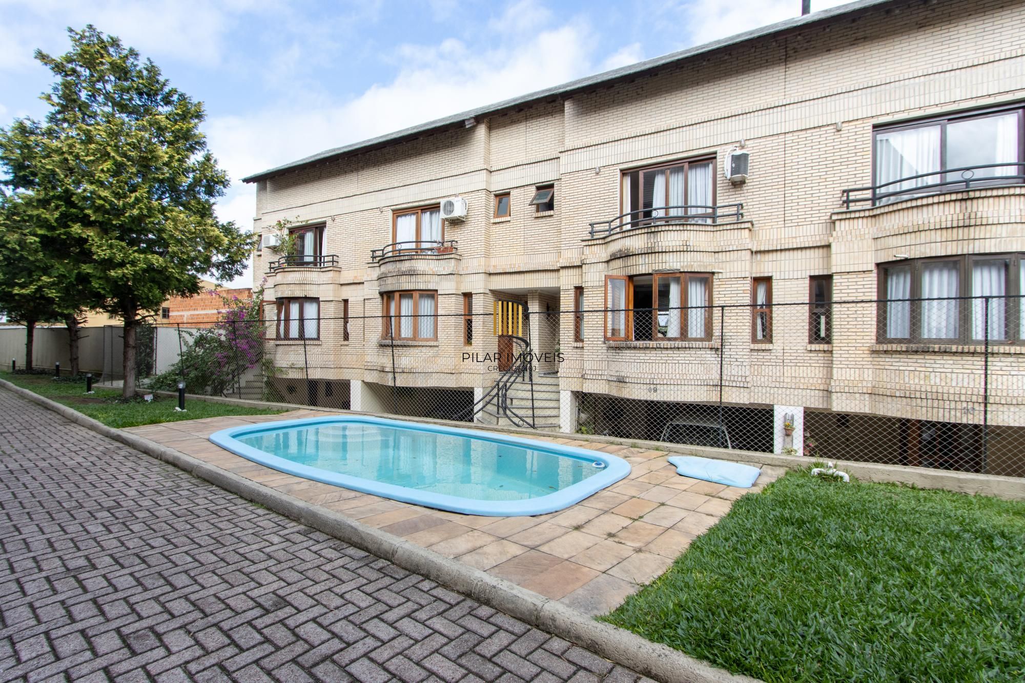 Casa de Condomínio 3 dormitórios no bairro Cristal