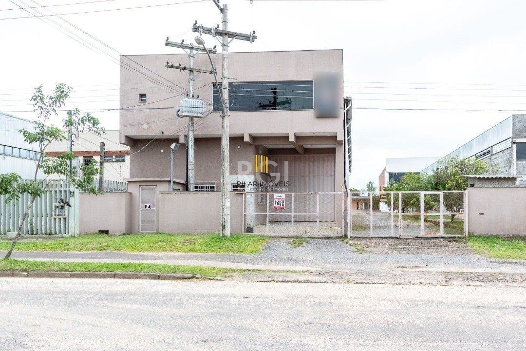 Pavilhão com área construída de cerca de 900m² - Pilar Imóveis