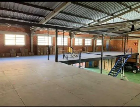 Pavilhão/Depósito , em estrutura montada com mezanino montado com escritório, cozinha,