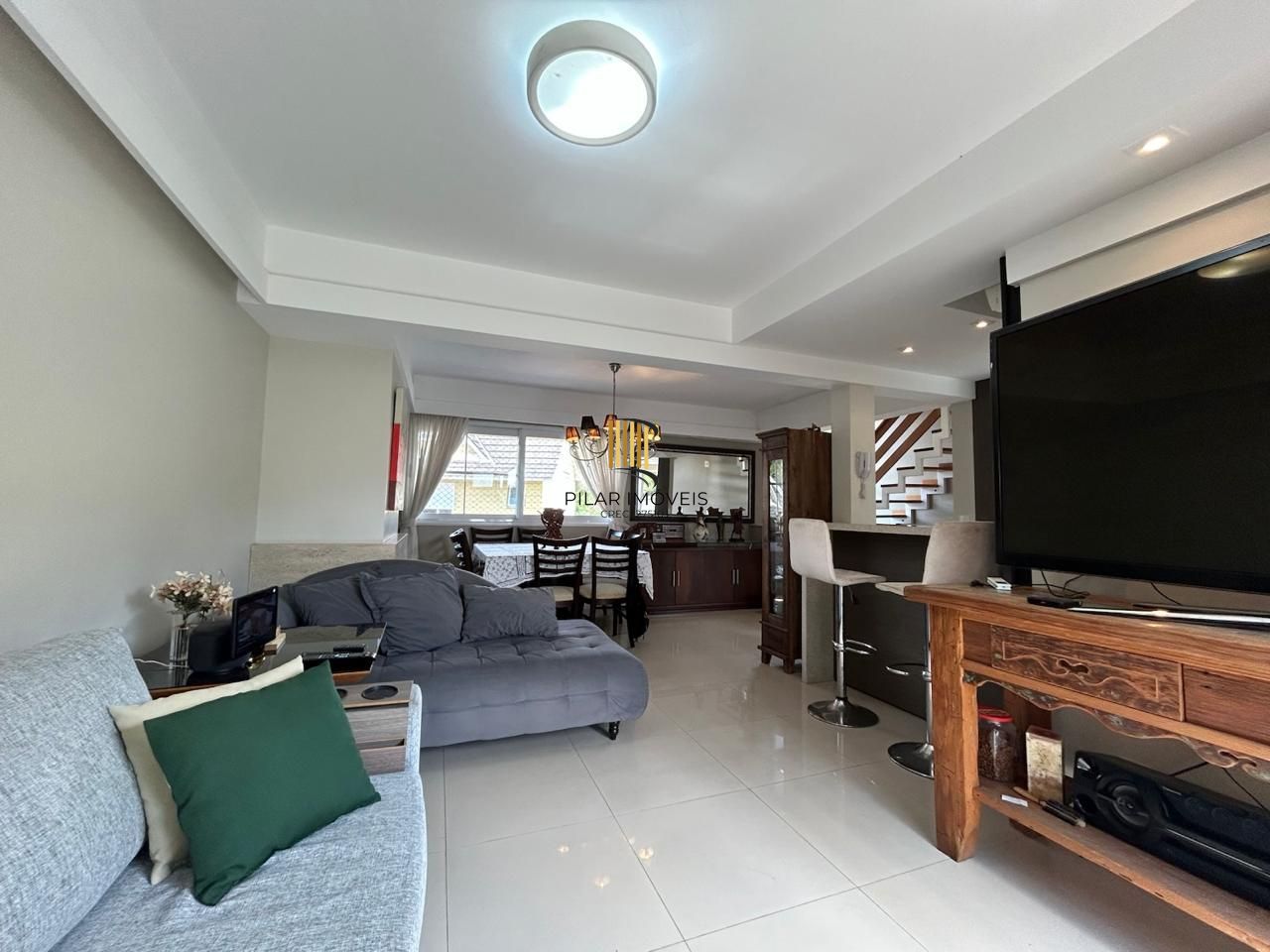 Casa condomínio | 3 dormitórios | 1 Suíte | 240,82 Privativos | 2 Vagas | Bairro Teresópolis