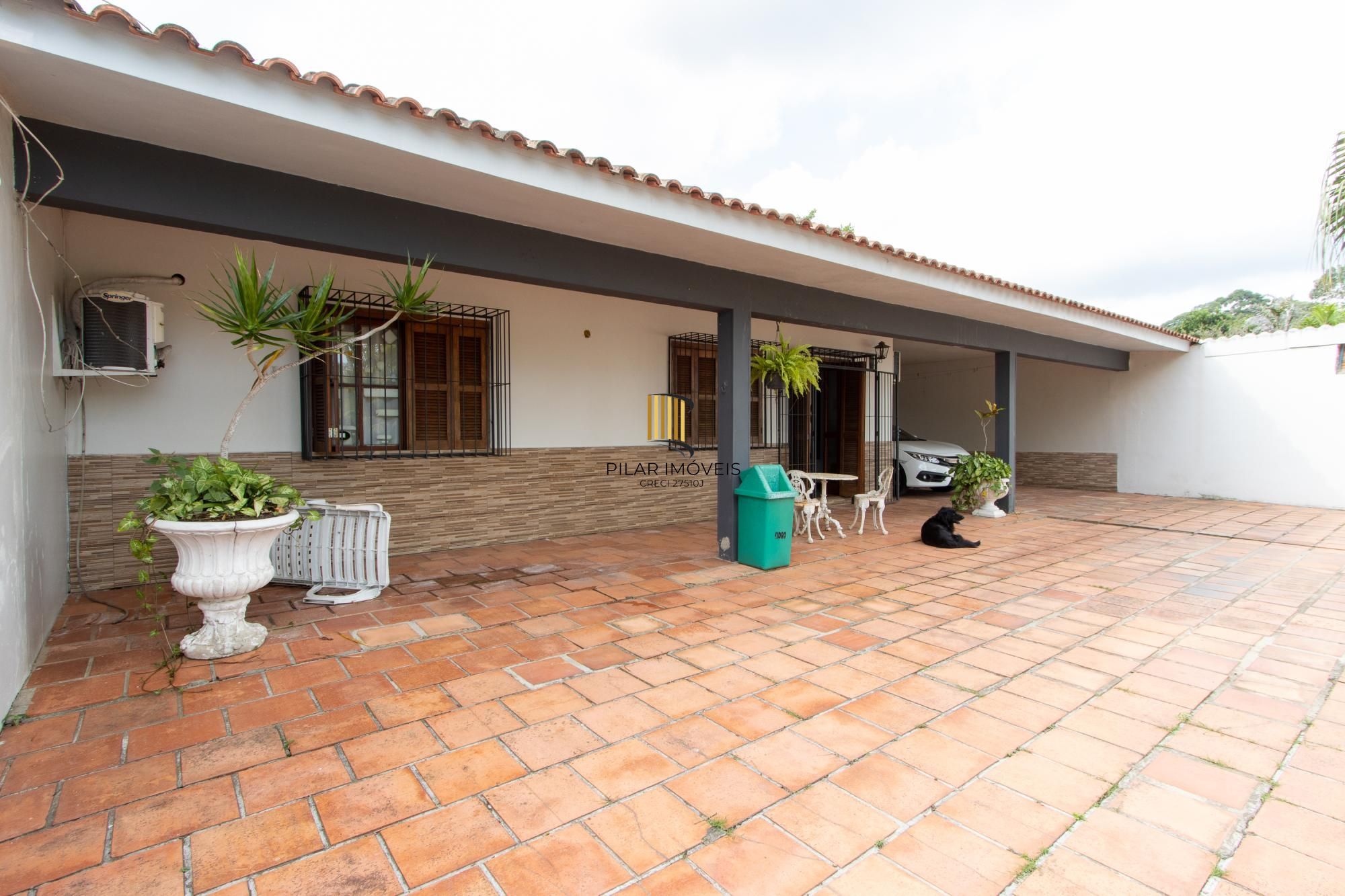 Casa em Vila Nova, Porto Alegre! Com 160m² de área privativa e um total de 899m²