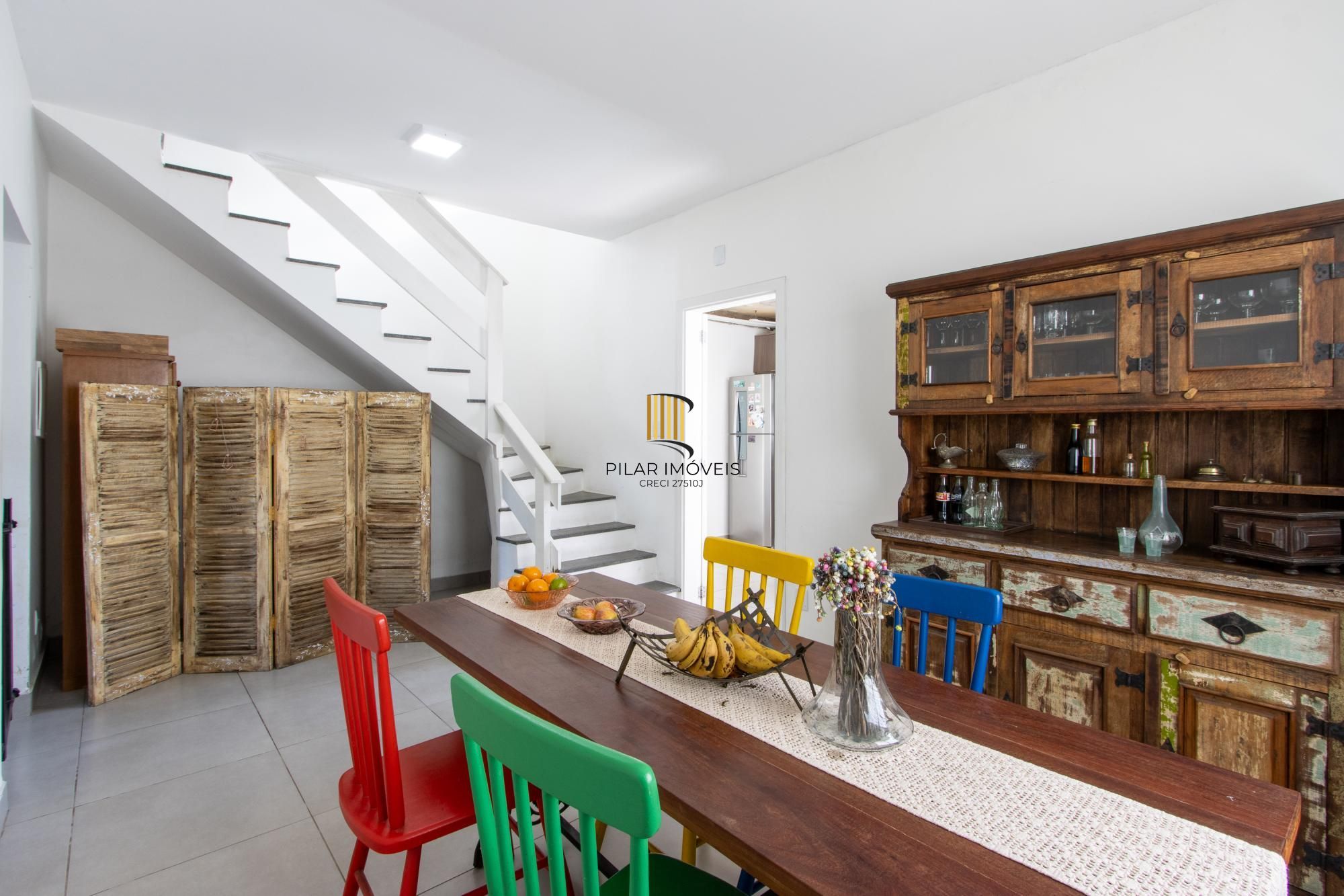 Casa 3 Dormitórios no Bairro Tristeza com 2 Vagas de Garagem