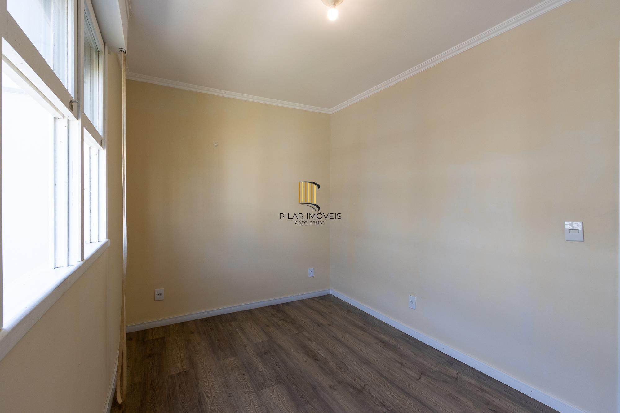 APARTAMENTO REFORMADO, 3 QUARTOS, 1 VAGA ROTATIVA - BAIRRO CAMAQUÃ