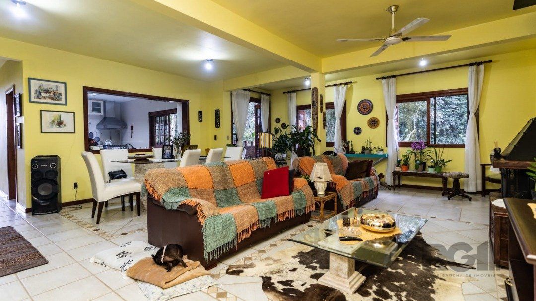 Casa 6 dormitórios no bairro Cascata