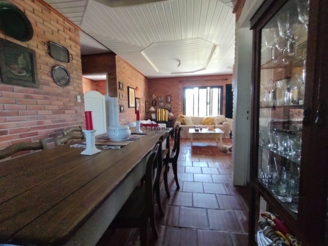 Casa 5 dormitórios no bairro Atlântida