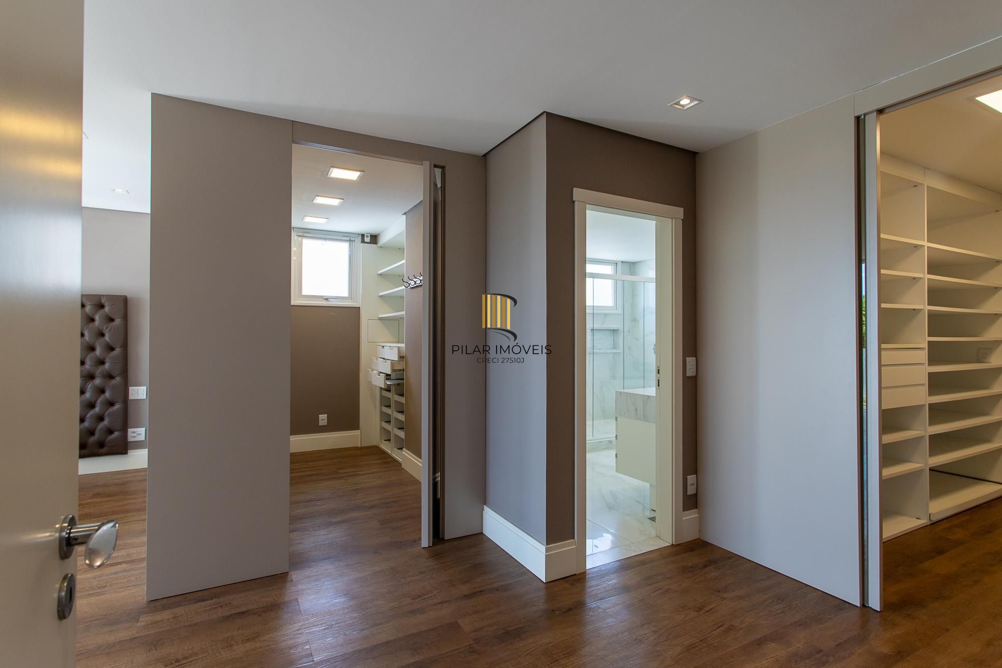 Casa de Condomínio 4 dormitórios no bairro Terraville