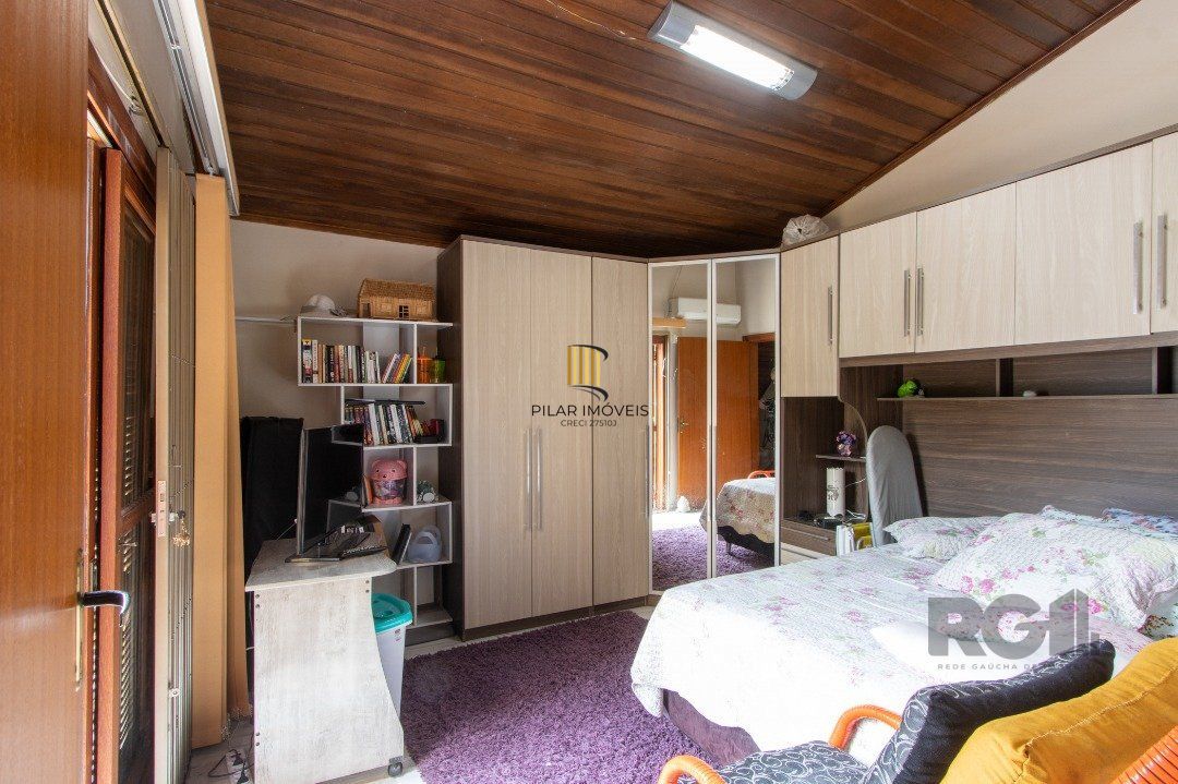 Sobrado, 3 quartos, 2 banheiros, pátio, 2 vagas, piscina - Bairro Vila Nova