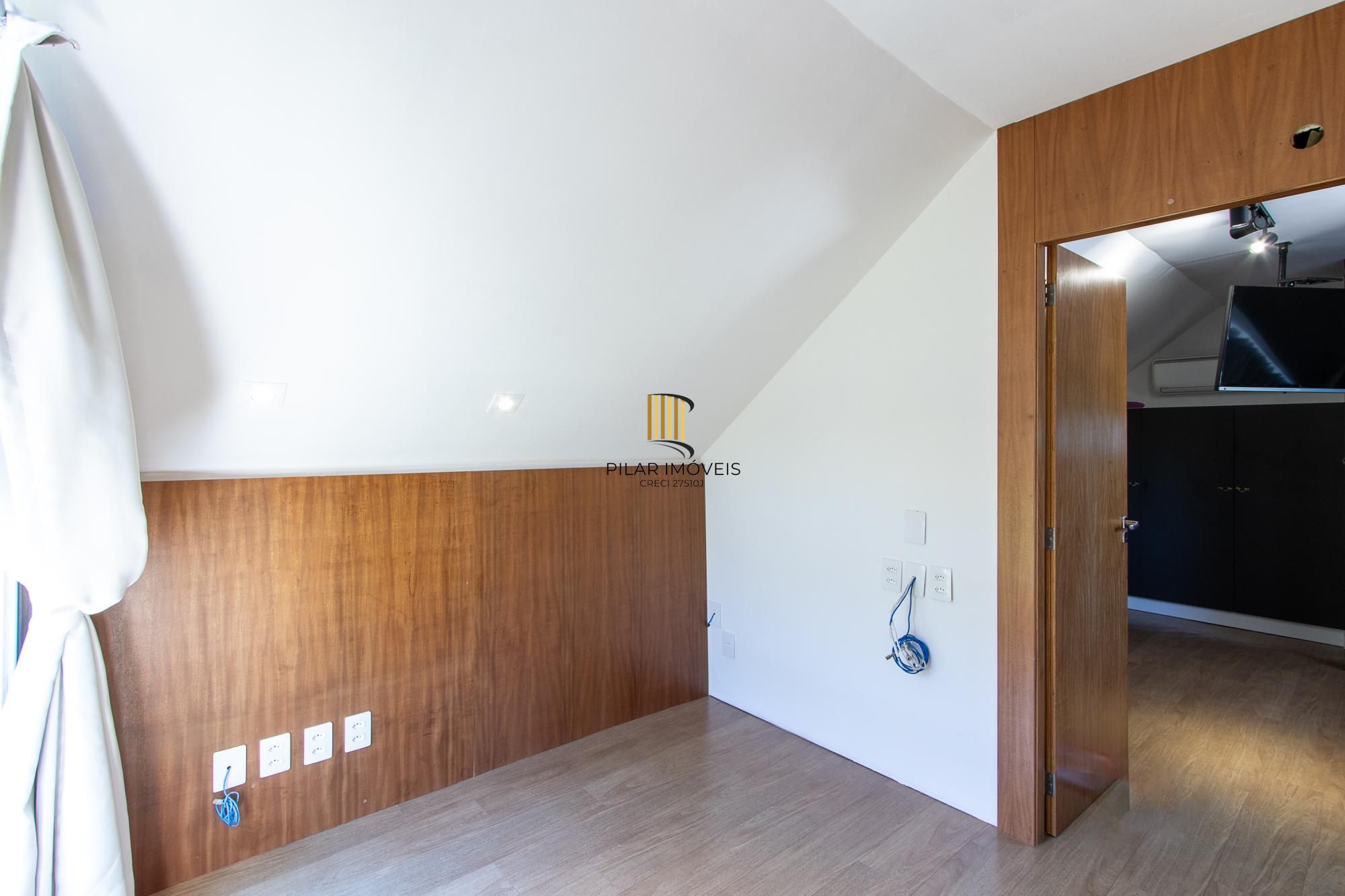 Casa condomínio | 3 dormitórios | 1 Suíte | 240,82 Privativos | 2 Vagas | Bairro Teresópolis