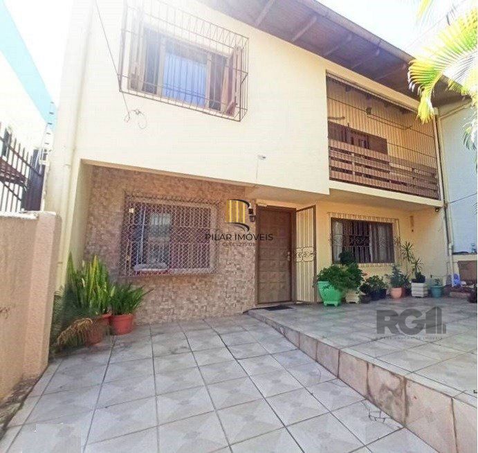 Sobrado 5 dormitórios, 4 suites, pátio, piscina, 1 vaga - Bairro Menino Deus