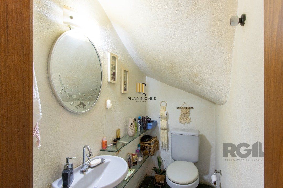 Casa de 3 dormitórios à venda na Tristeza - Zona sul de Poa.