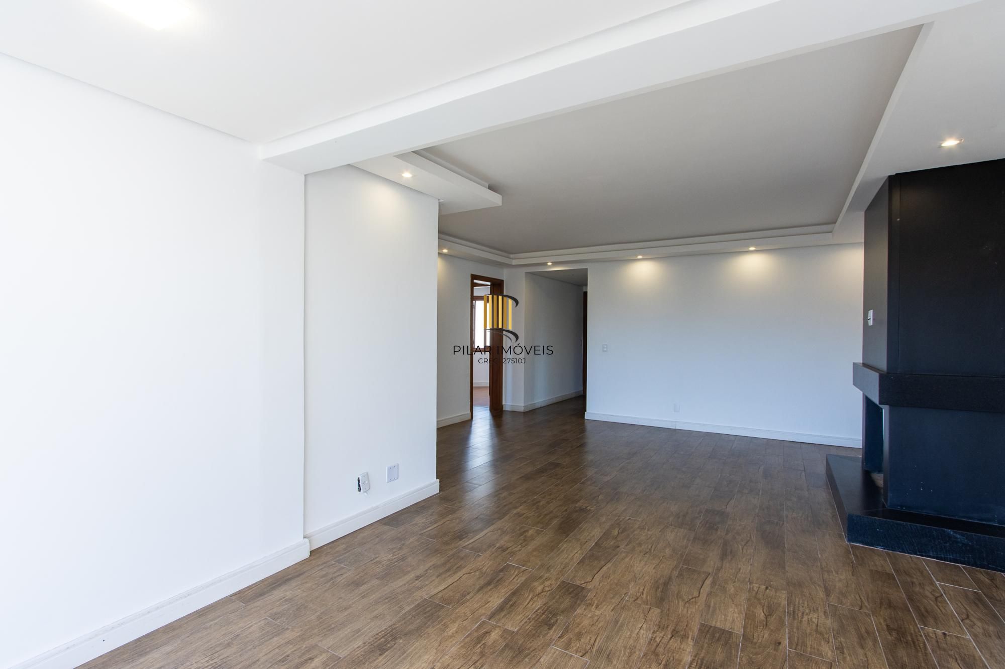 Apartamento com 114.02m², 3 dorm, Petrópolis com lareira e churrasqueira