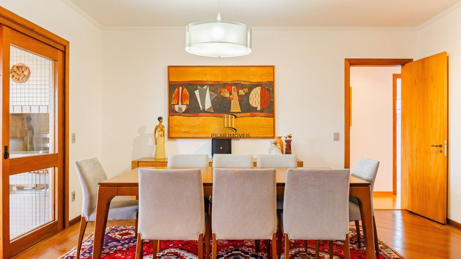 Apartamento com três quartos e três vagas, no bairro Bela Vista