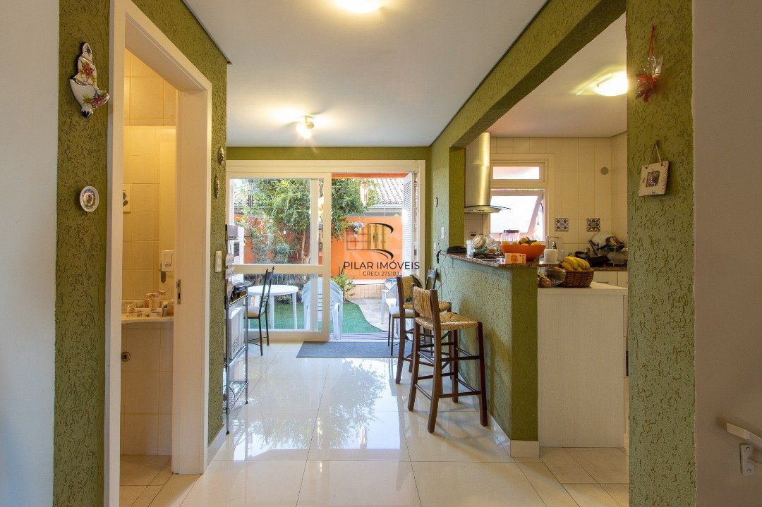 Casa de Condomínio 4 dormitórios no bairro Vila Assunção