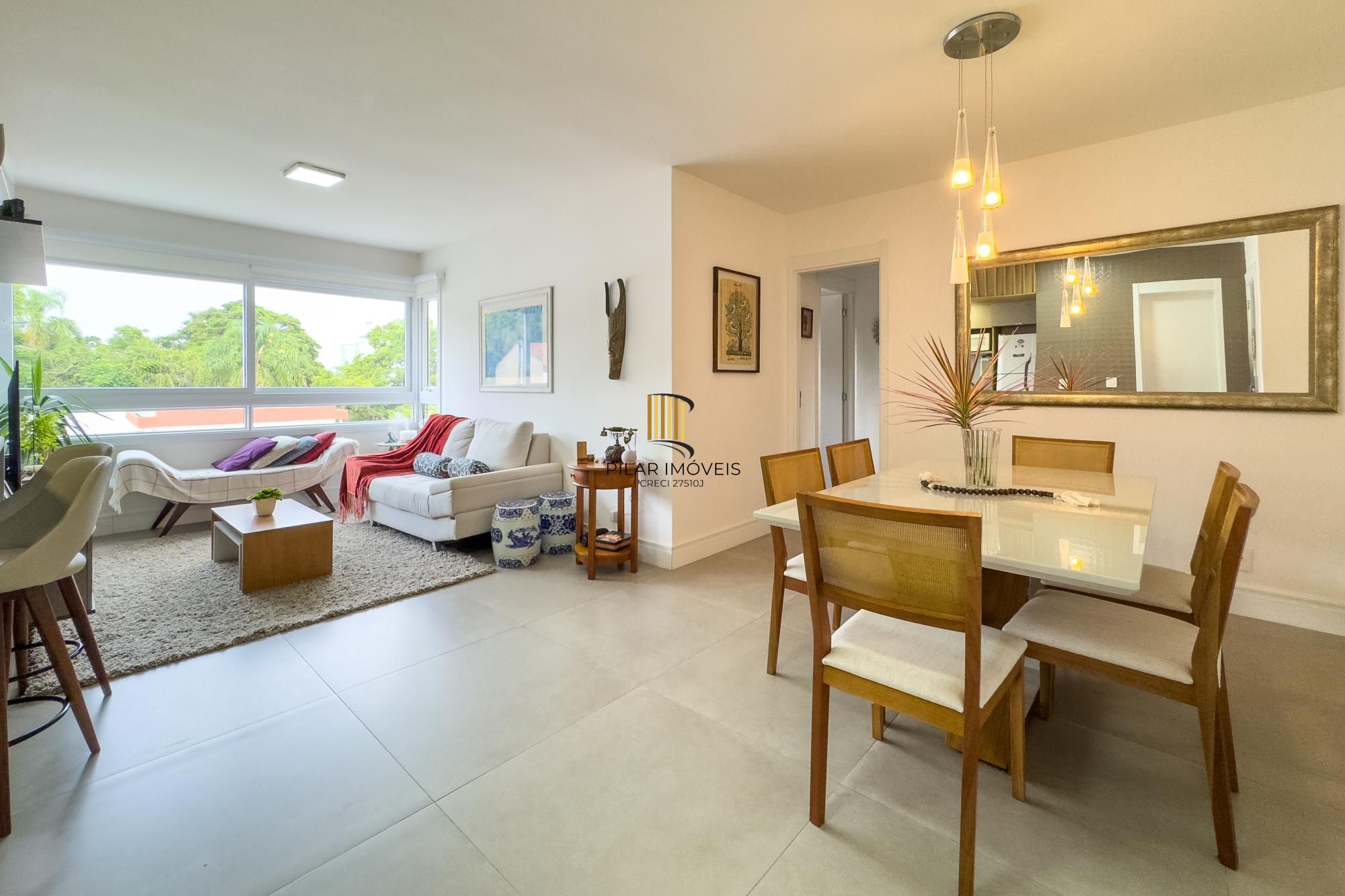 Apartamento 03 Suítes bairro Cristal, 88,97m² de área privativa, semimobiliada e 02 vagas de garagens cobertas.