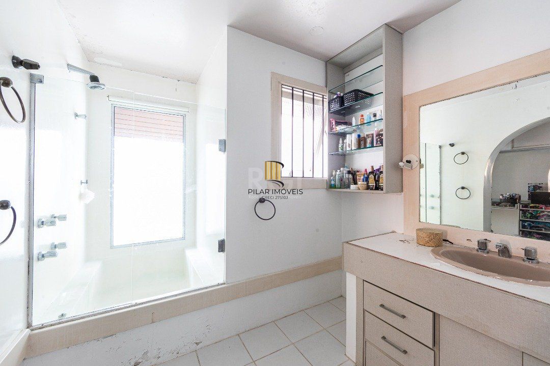 Casa para Venda - 370m², 5 dormitórios, sendo 2 suites, 7 vagas - Vila Assunção
